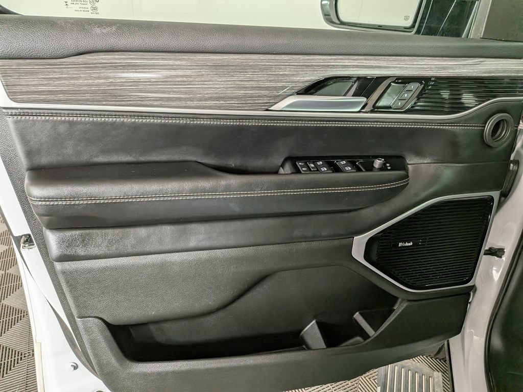 Certified 2023 Jeep Wagoneer L Series III w/ Premium Group I AWD/4WD image 20