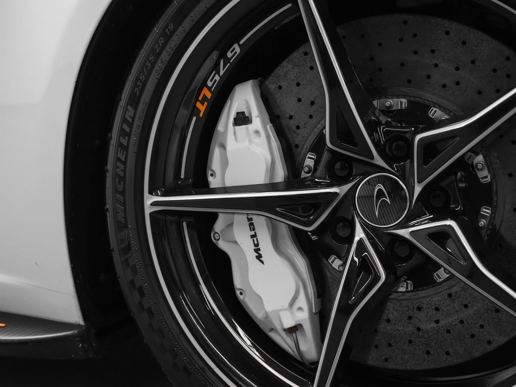Used 2016 McLaren 675LT Spider RWD image 14