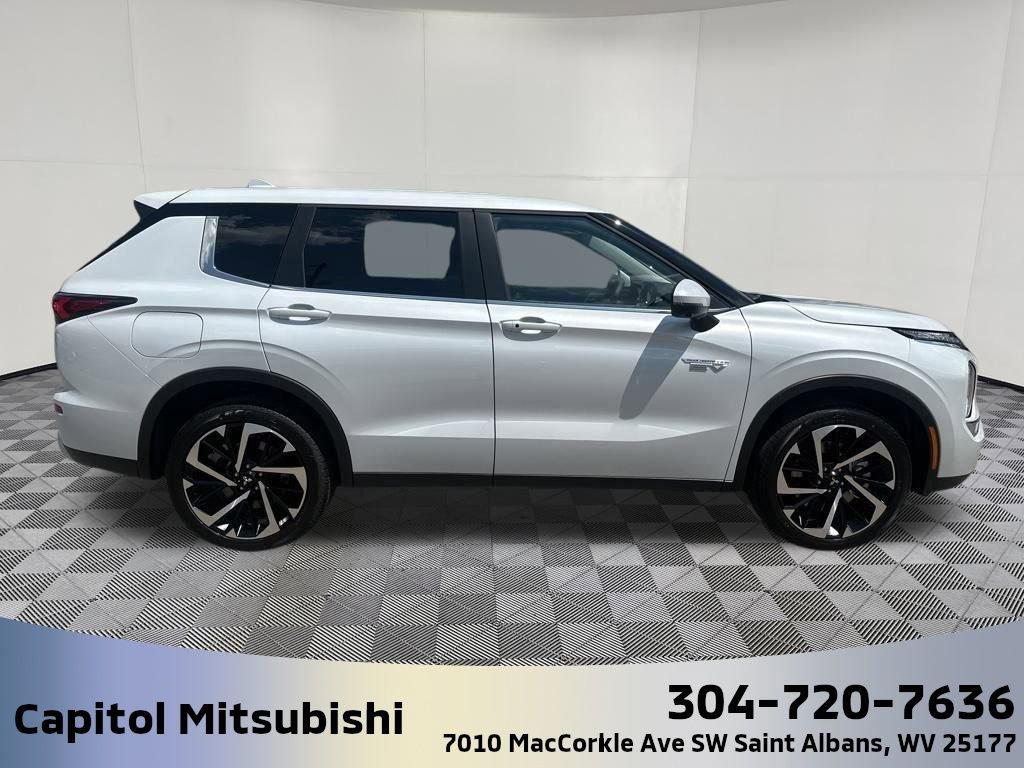 New 2025 Mitsubishi Outlander SE image 10