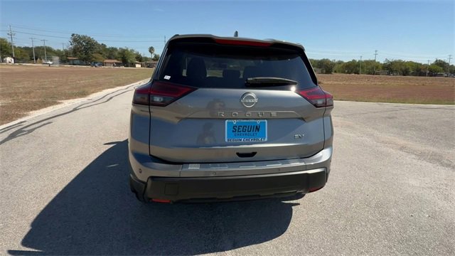 Used 2024 Nissan Rogue SV image 7