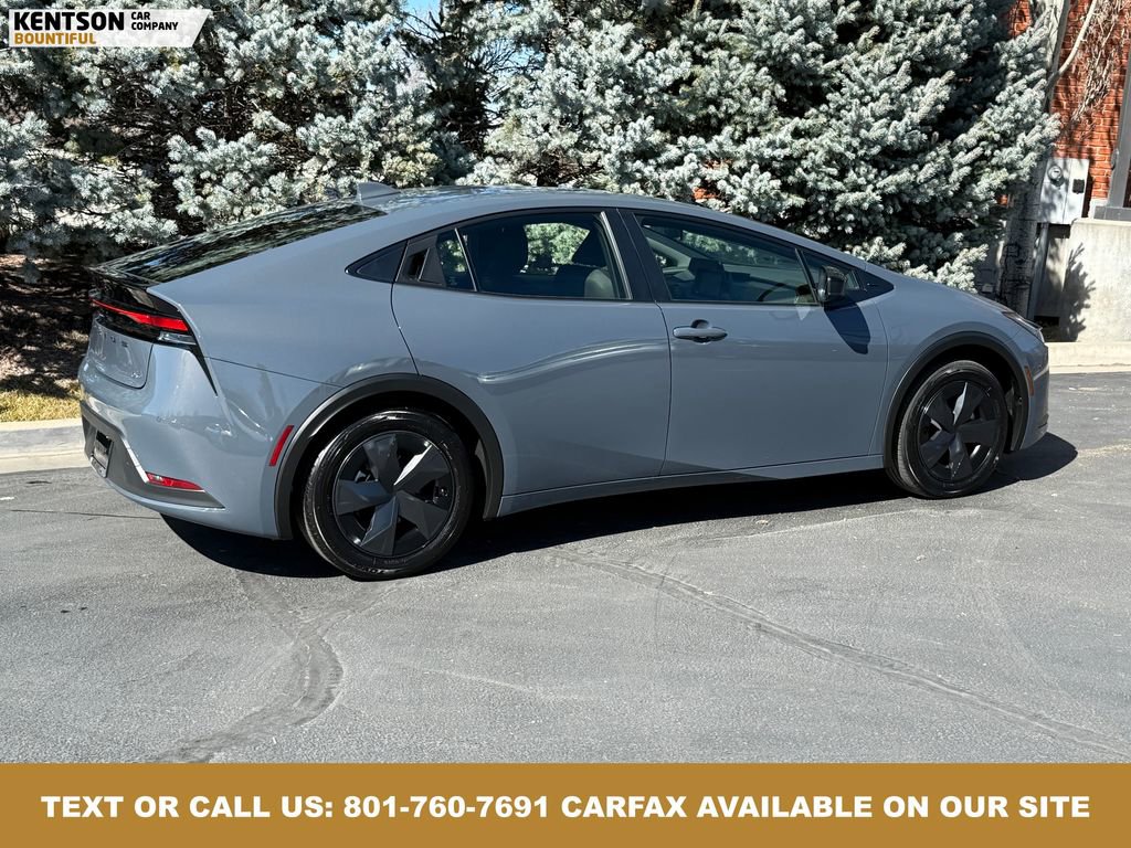 Used 2025 Toyota Prius LE image 9