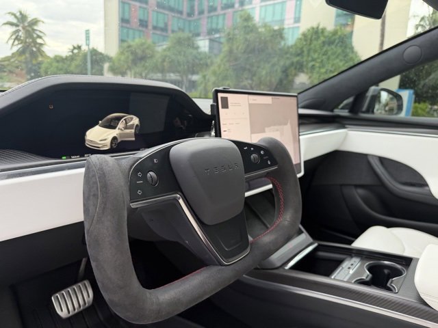 Used 2022 Tesla Model S Plaid image 10