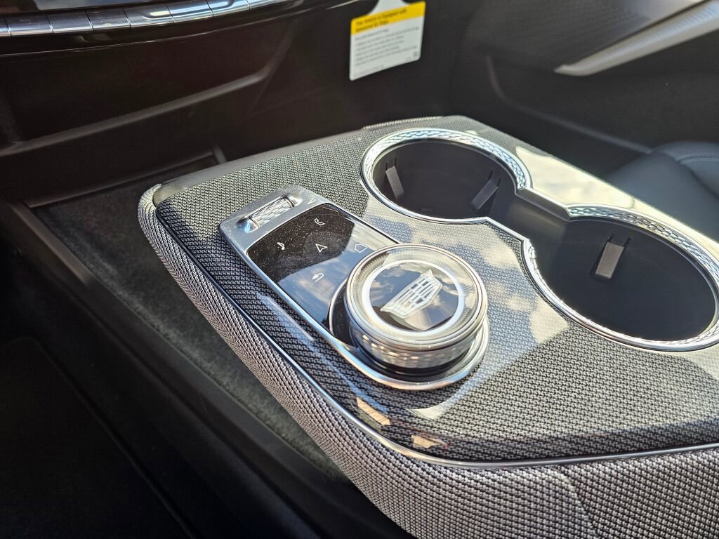 New 2026 Cadillac Optiq Luxury 1 image 32
