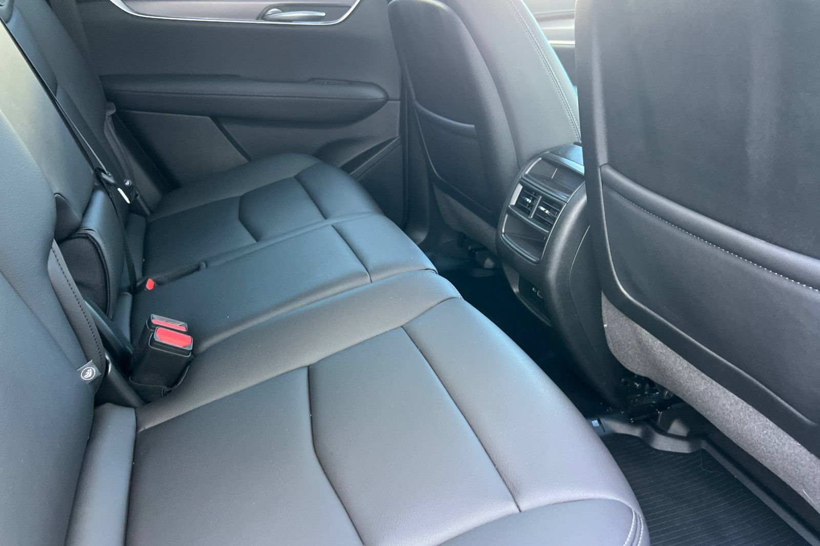 Used 2025 Cadillac XT5 Luxury w/ LPO, Floor Liner Package FWD image 17