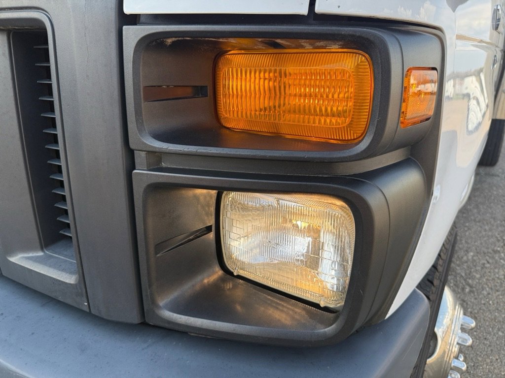 Used 2016 Ford E-350 and Econoline 350 Super Duty image 23