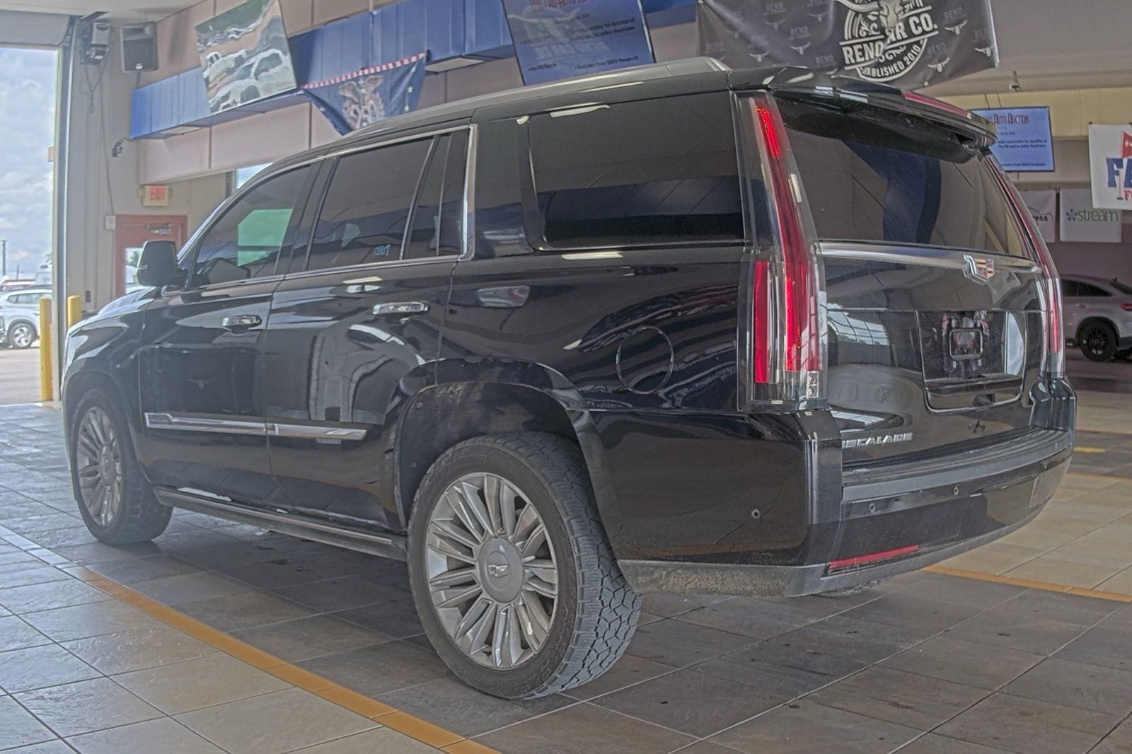 Used 2017 Cadillac Escalade Platinum AWD/4WD image 3