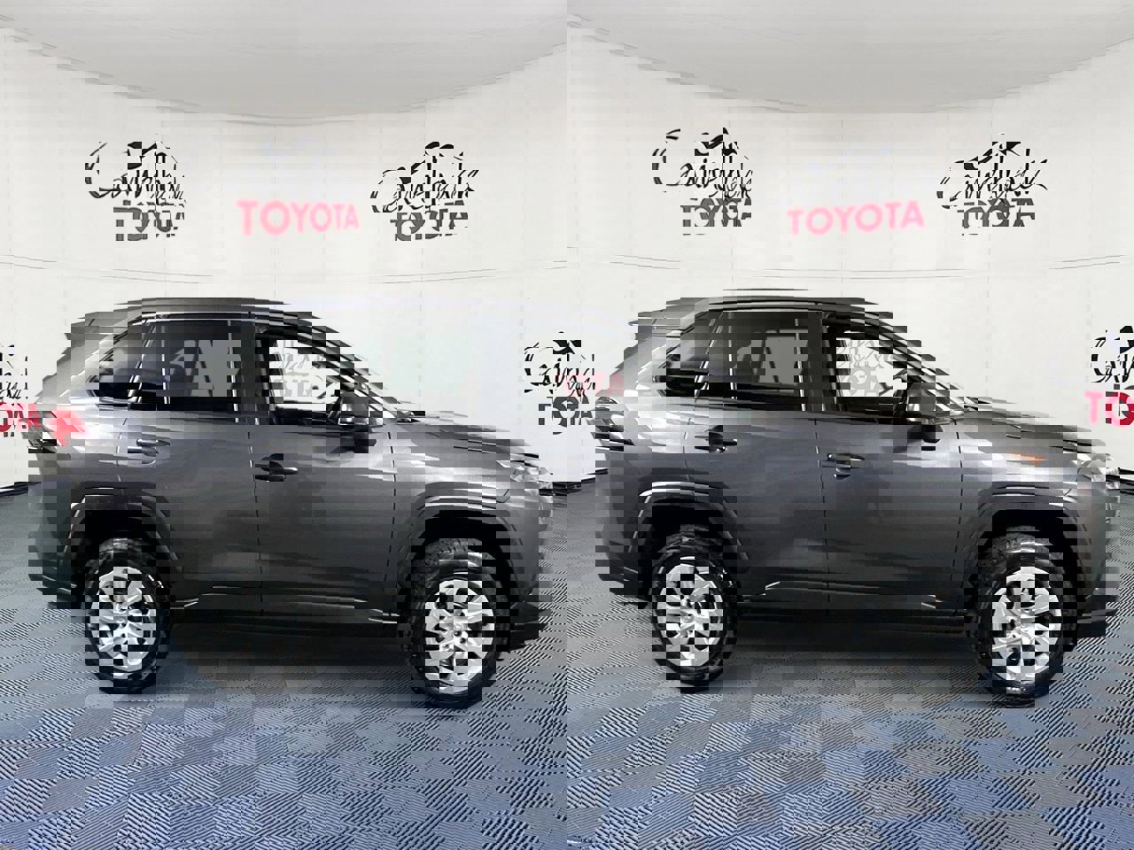 Used 2022 Toyota RAV4 LE image 9