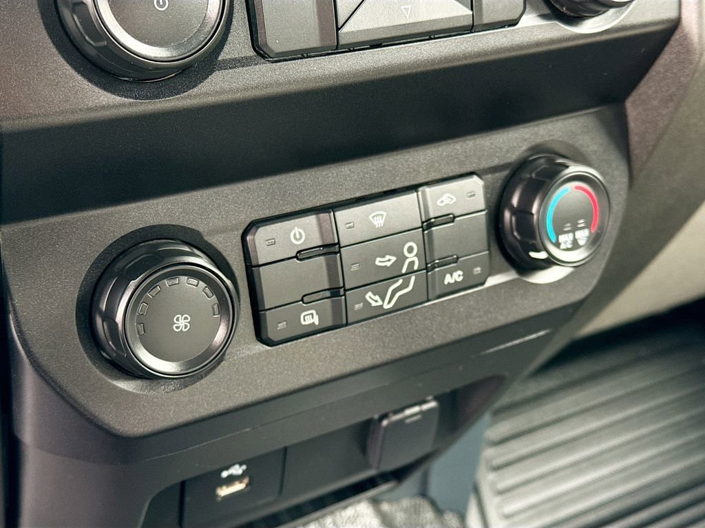 Used 2022 Ford F550 4x4 Crew Cab Super Duty w/ Power Equipment Group image 15