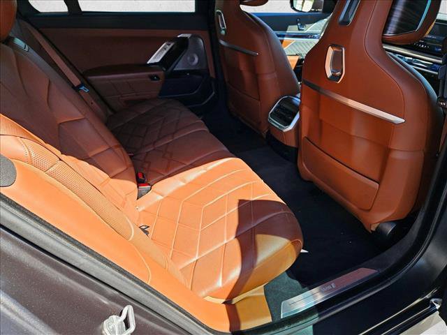 Certified 2023 BMW i7 xDrive60 AWD/4WD image 19