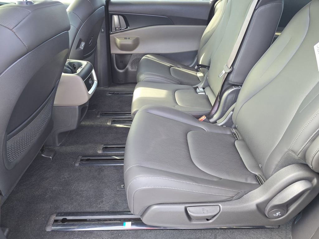 New 2026 Kia Carnival FWD image 16