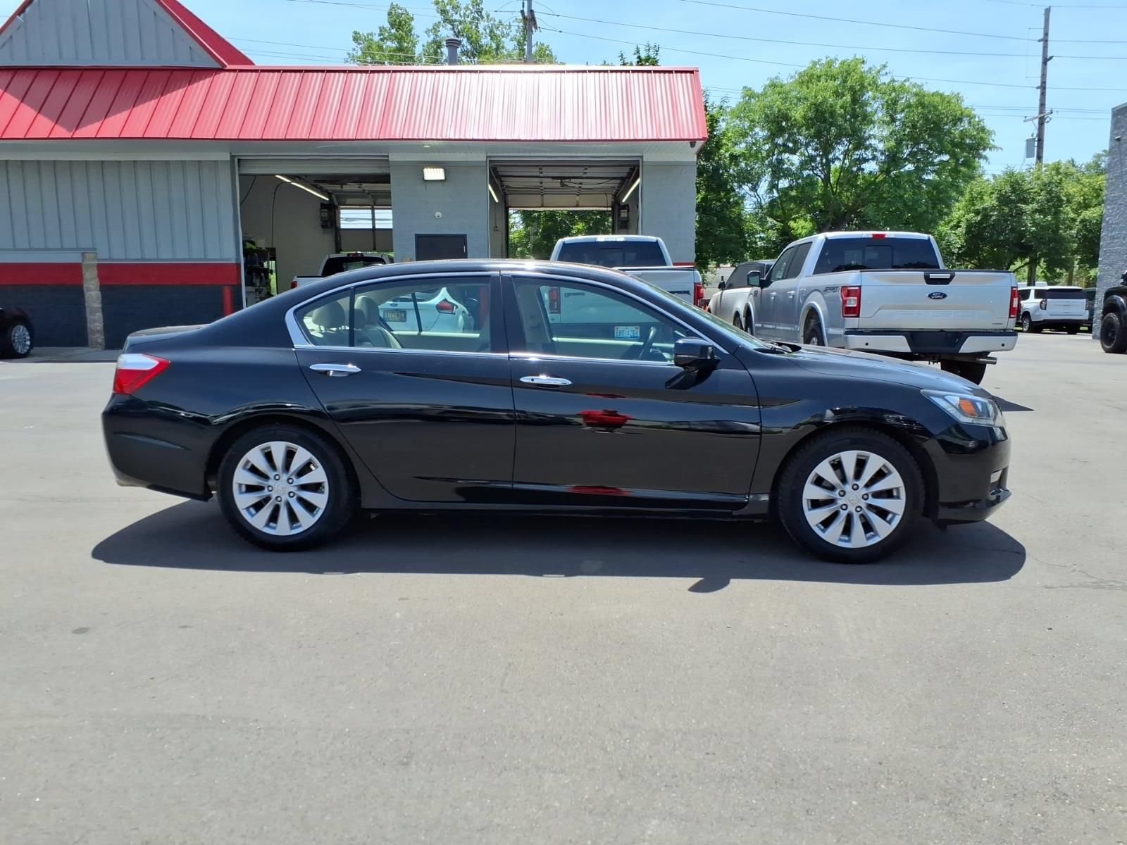 Used 2015 Honda Accord EX-L image 6