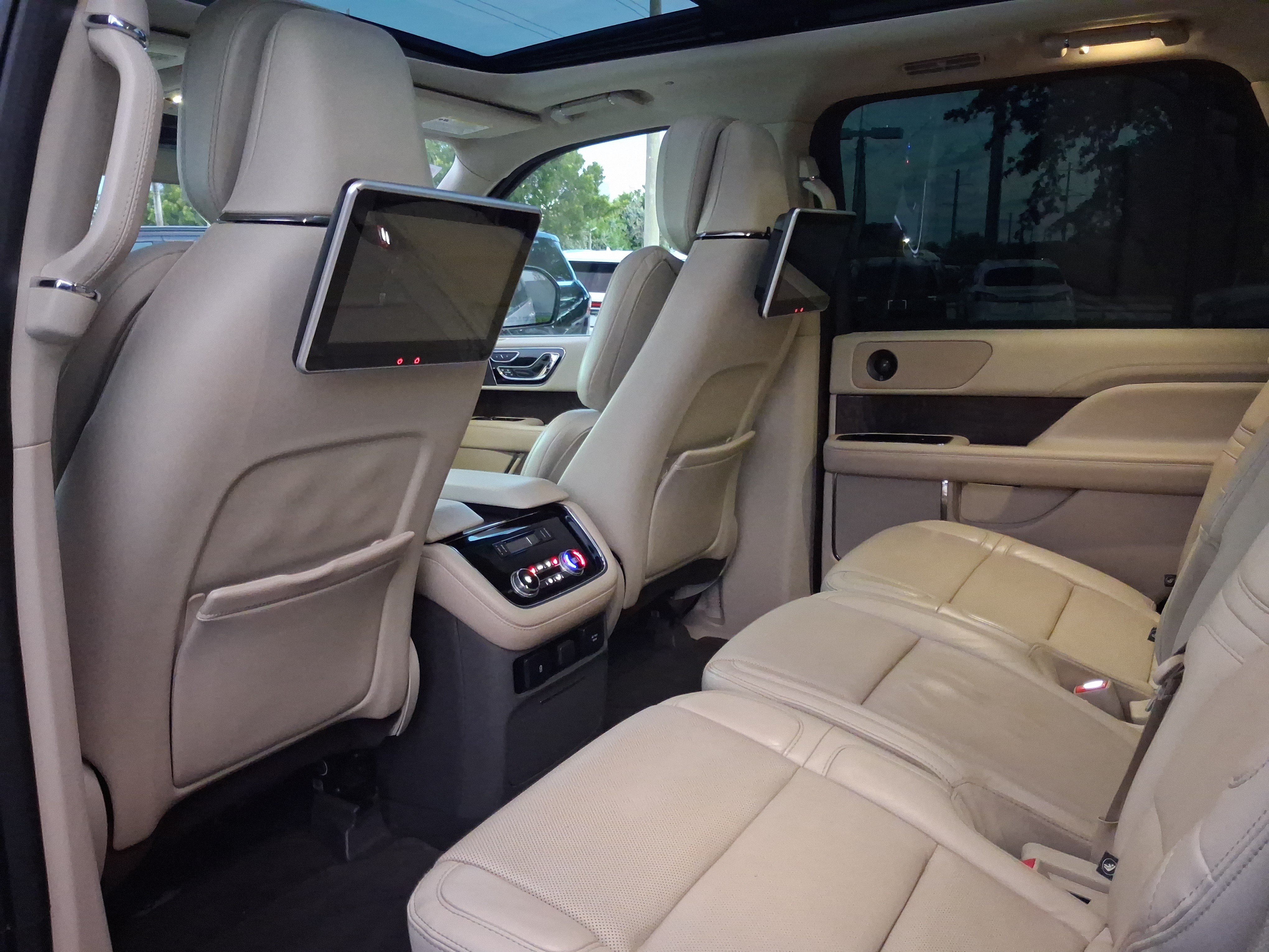 Certified 2021 Lincoln Navigator Reserve RWD image 5
