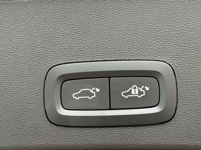 Used 2022 Volvo XC40 T5 Inscription w/ Advanced Package image 35