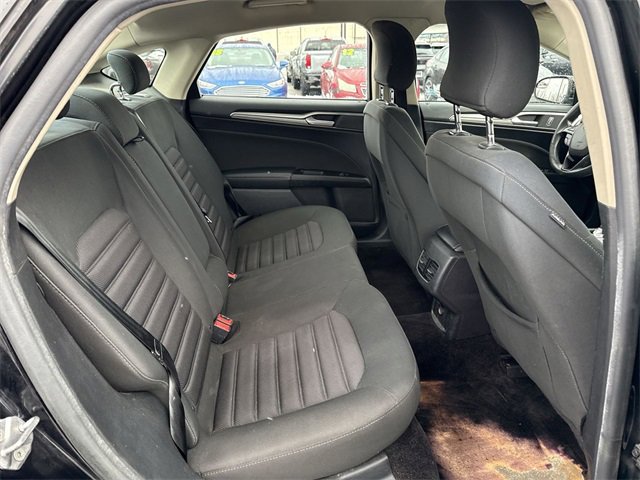 Used 2017 Ford Fusion SE w/ Fusion SE Technology Package image 16