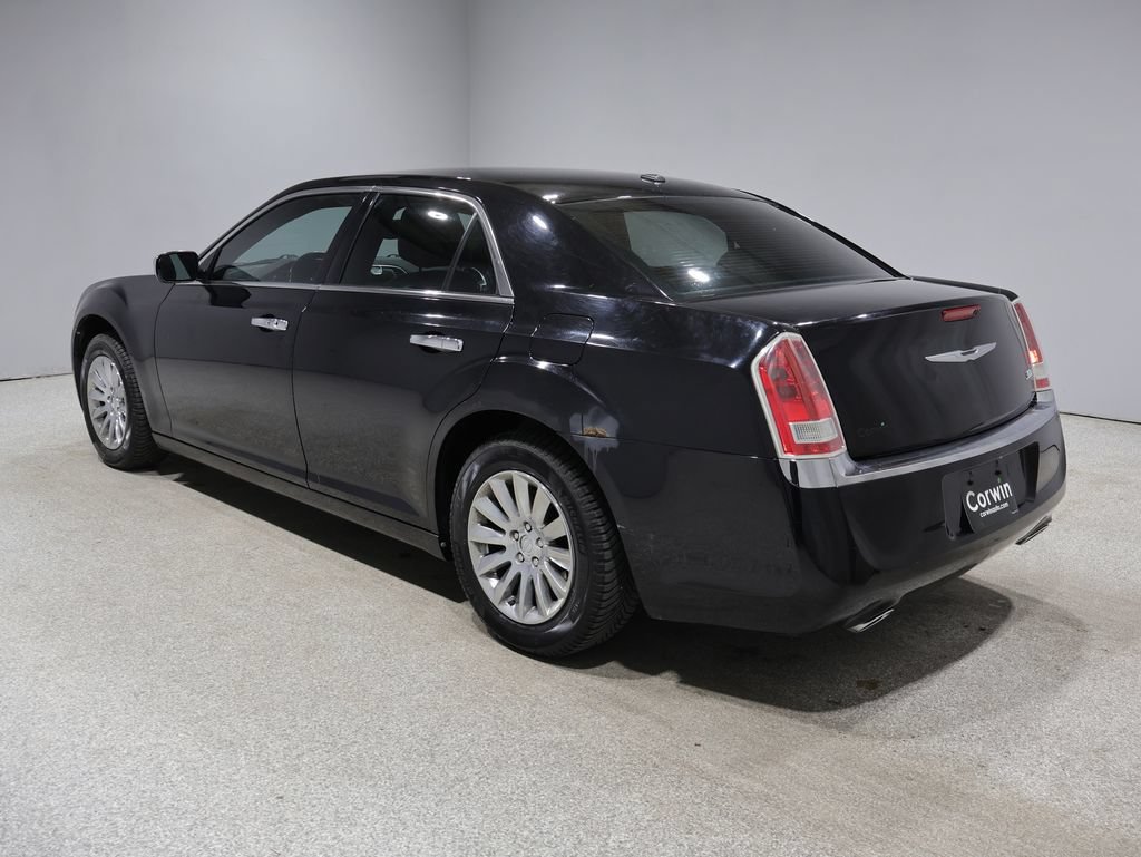 Used 2013 Chrysler 300 RWD image 4
