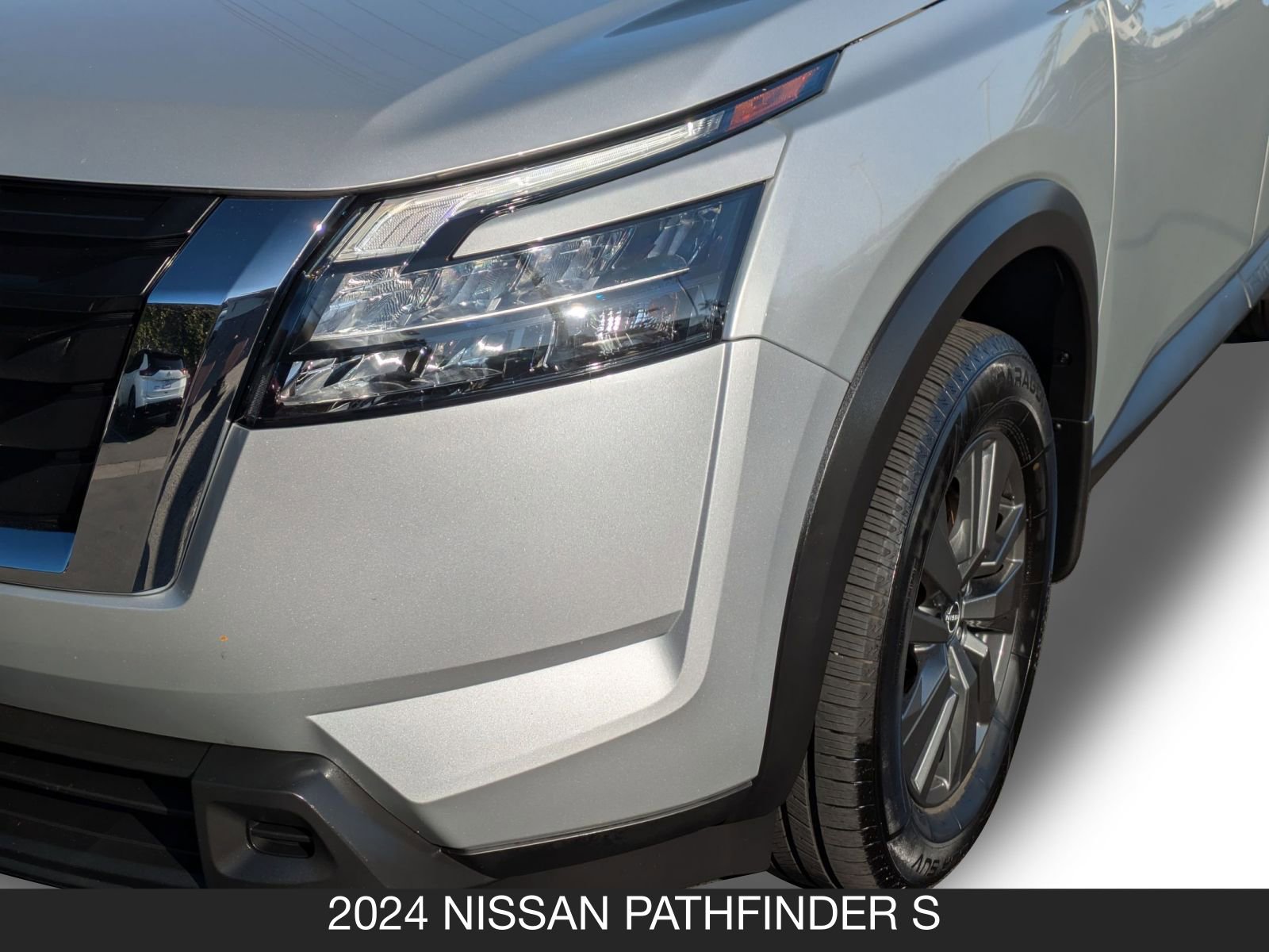 Used 2024 Nissan Pathfinder S image 10