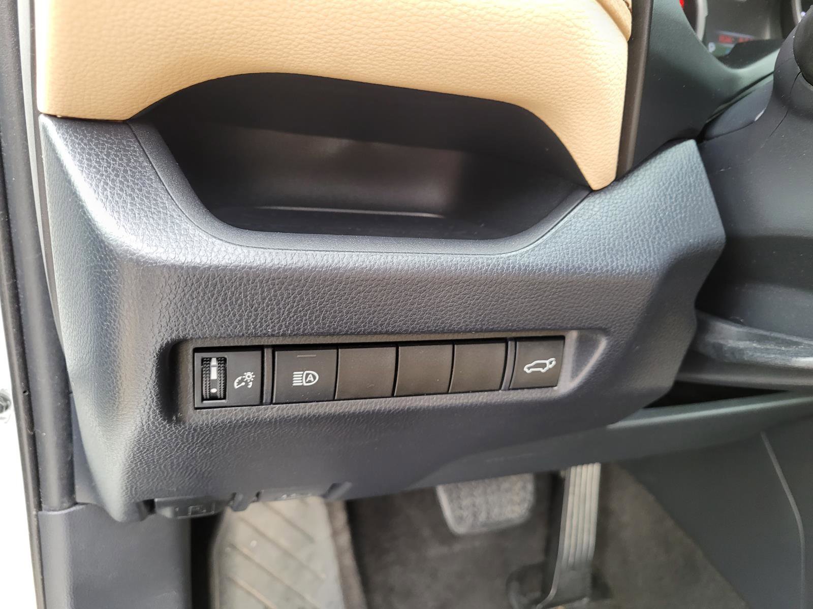 Used 2019 Toyota RAV4 XLE Premium image 28