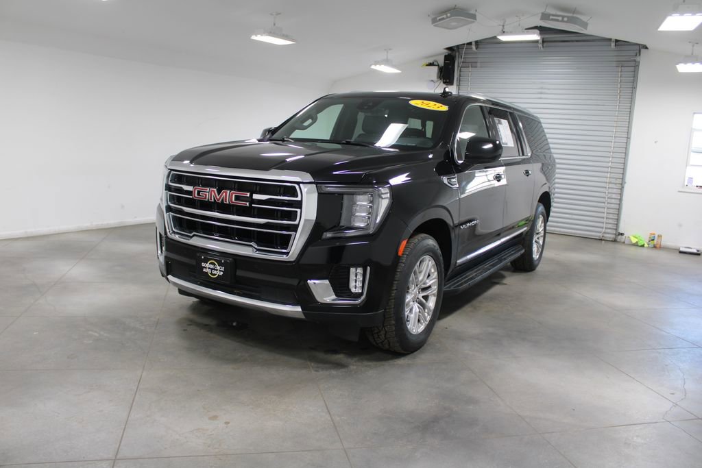 Used 2023 GMC Yukon XL SLT image 4