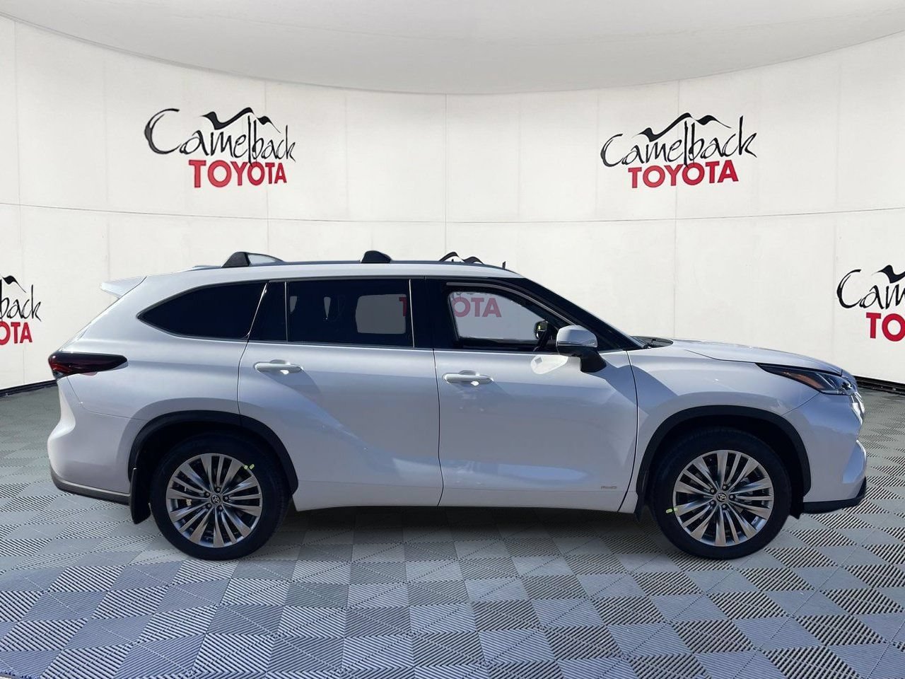 New 2026 Toyota Highlander Platinum AWD/4WD image 9