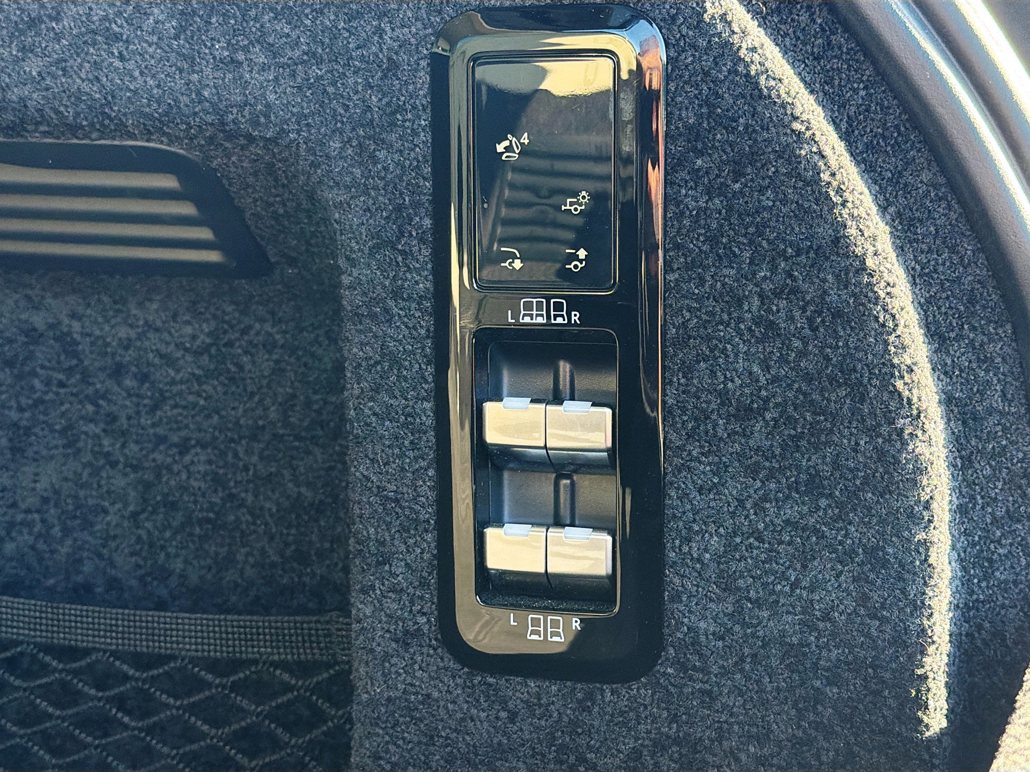 Used 2024 Land Rover Range Rover Long Wheelbase SE image 13