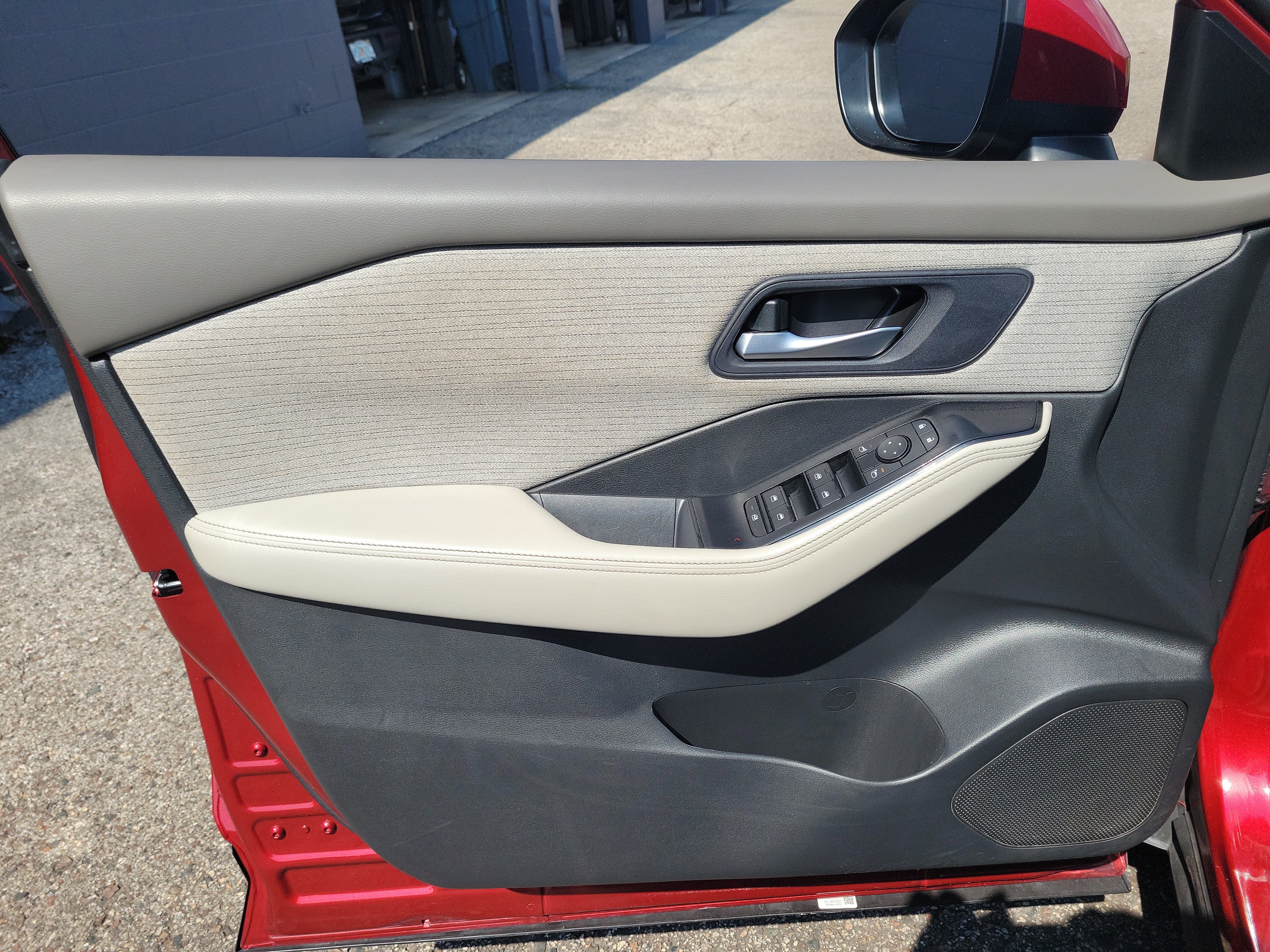 Certified 2023 Nissan Rogue SV FWD image 10