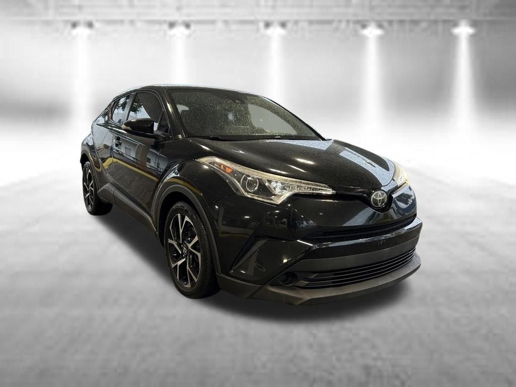 Used 2019 Toyota C-HR XLE FWD image 2