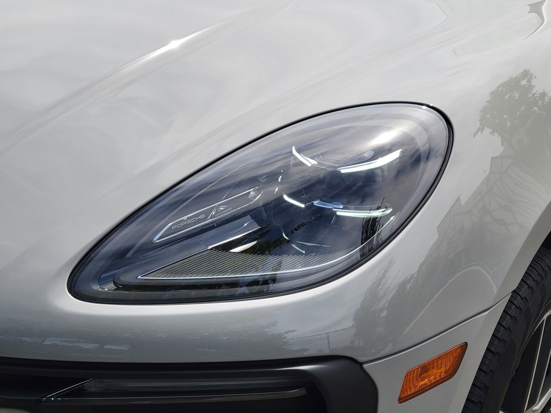 Certified 2025 Porsche Macan image 37