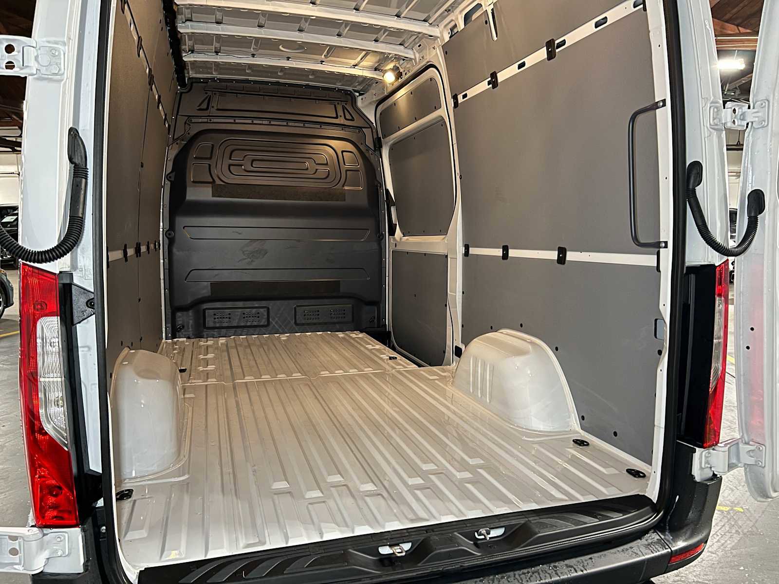 Used 2025 Mercedes-Benz Sprinter 2500 image 18