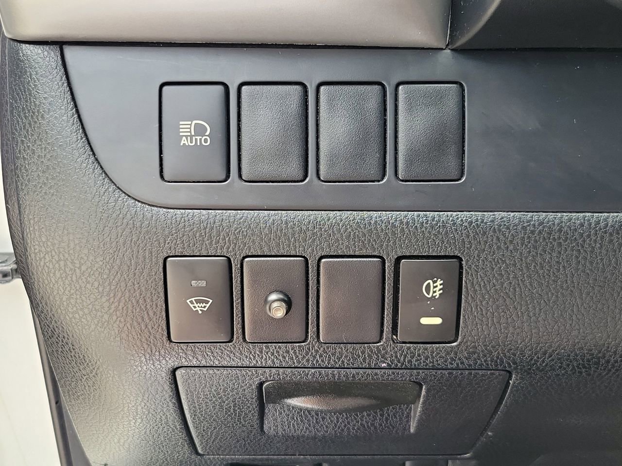 Used 2017 Toyota Highlander LE FWD image 28