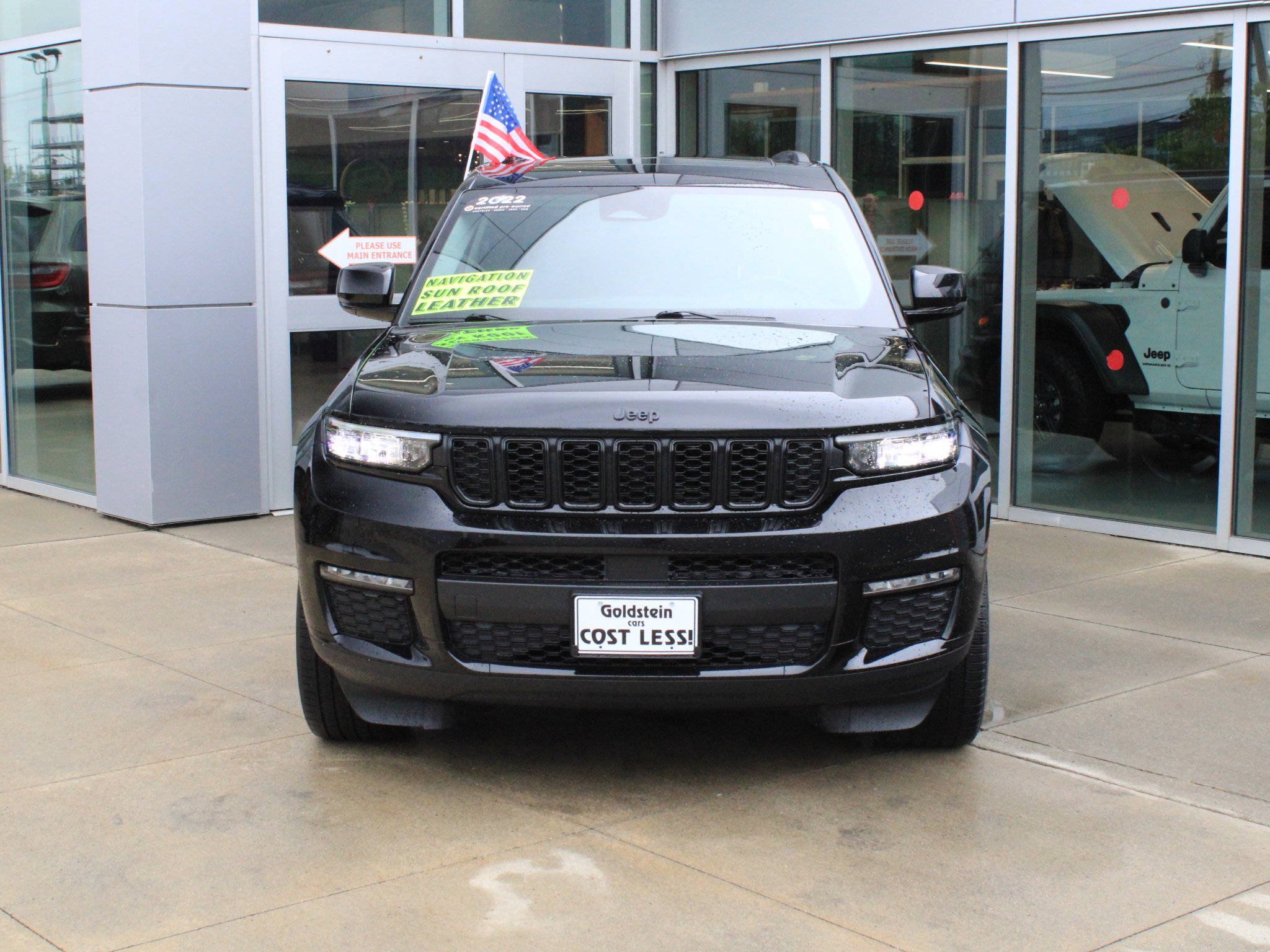 Used 2022 Jeep Grand Cherokee L Limited w/ Black Appearance Package AWD/4WD image 2