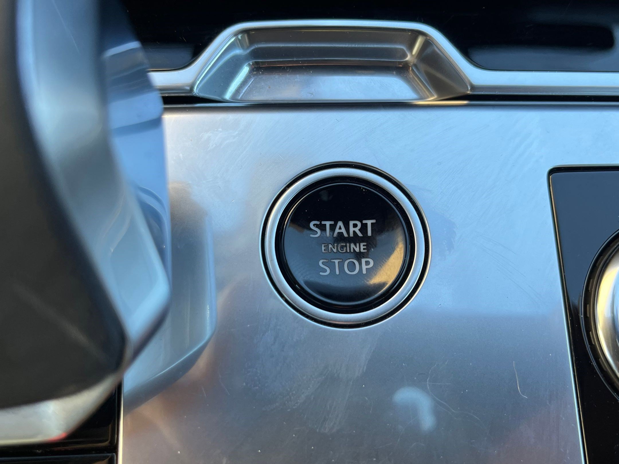 Used 2025 Land Rover Range Rover SE image 25