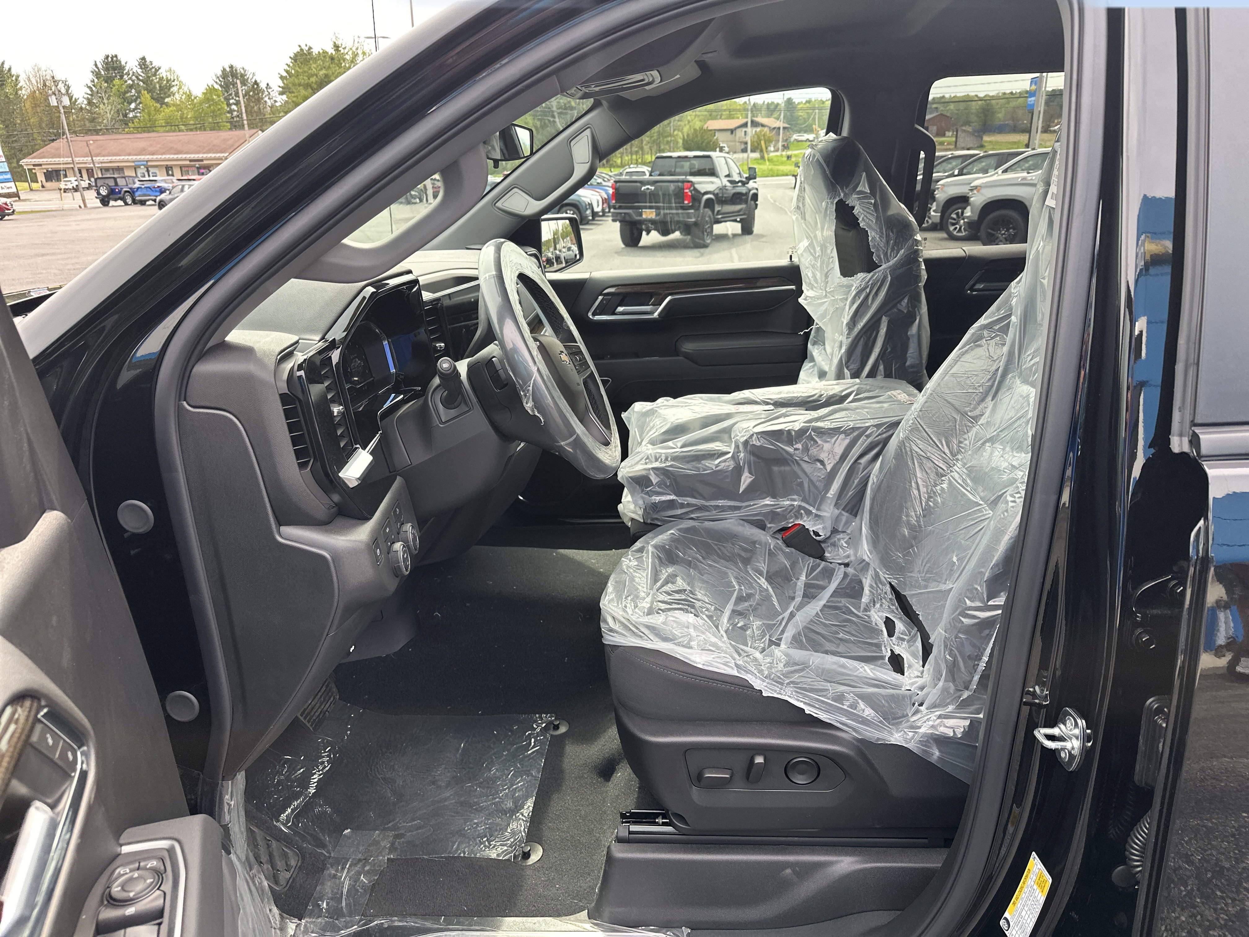 New 2025 Chevrolet Silverado 1500 LT AWD/4WD image 10