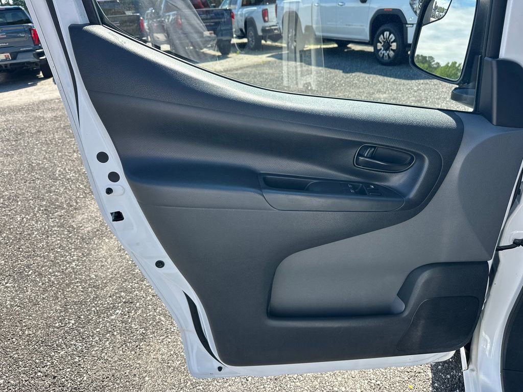 Used 2017 Chevrolet City Express LT w/ Technology Package FWD image 11