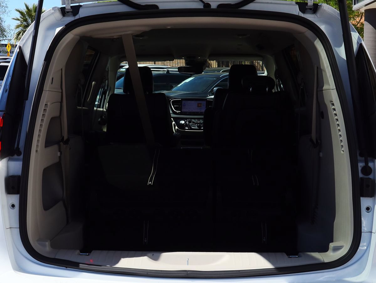 Used 2024 Chrysler Pacifica Touring-L FWD image 25