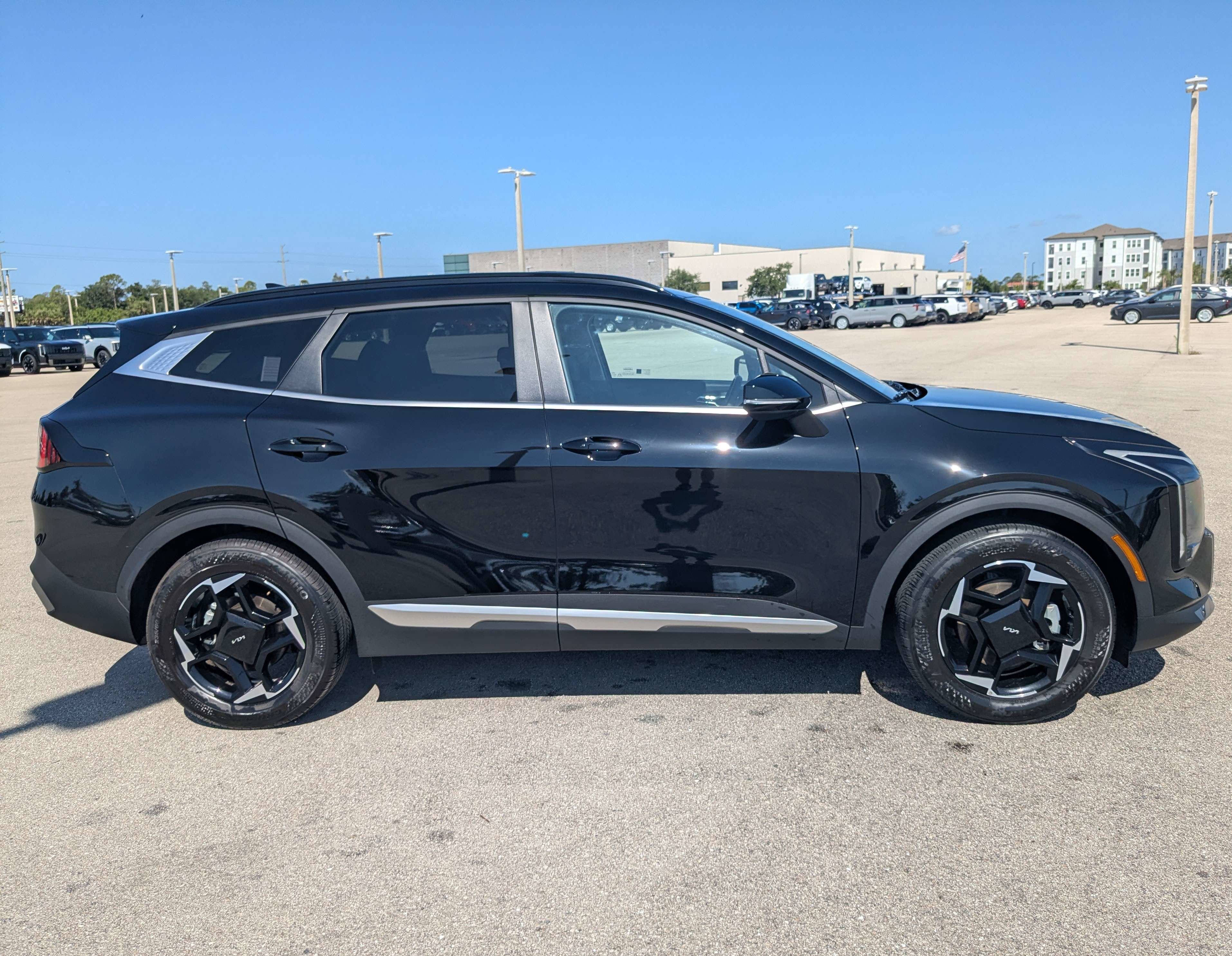 Used 2026 Kia Sportage EX w/ EX Panorama Roof Package FWD image 2