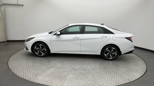 Used 2022 Hyundai Elantra Limited w/ Preferred Accessory Package FWD image 5