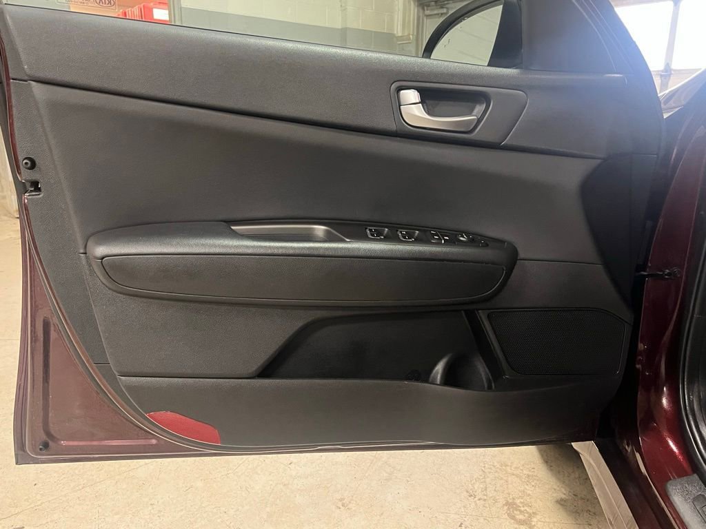 Used 2020 Kia Optima LX image 16