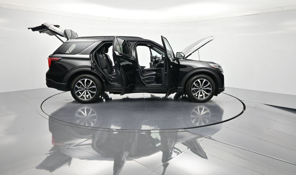 Certified 2025 Ford Explorer ST-Line w/ Premium Package image 49