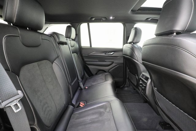 Used 2023 Jeep Grand Cherokee Altitude image 25