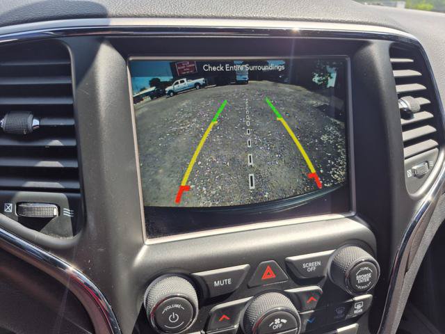 Used 2018 Jeep Grand Cherokee Altitude AWD/4WD image 16