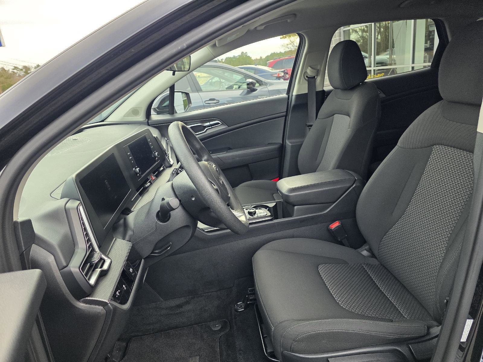 Used 2024 Kia Sportage LX image 10