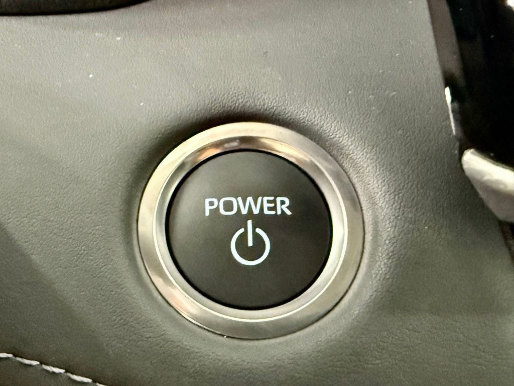 Used 2026 Toyota Highlander Platinum image 28