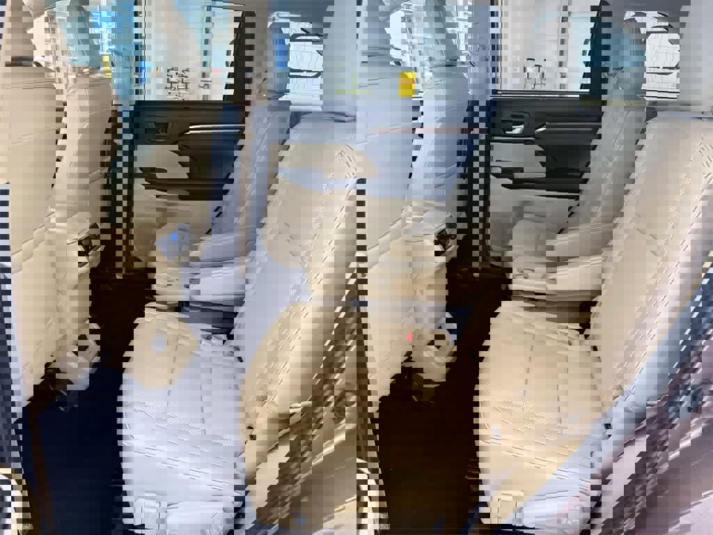 Used 2018 Toyota Highlander Limited image 21