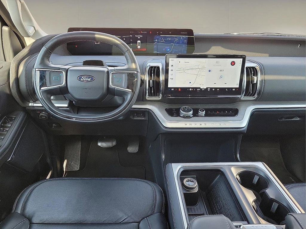 Used 2025 Ford Expedition Platinum image 11