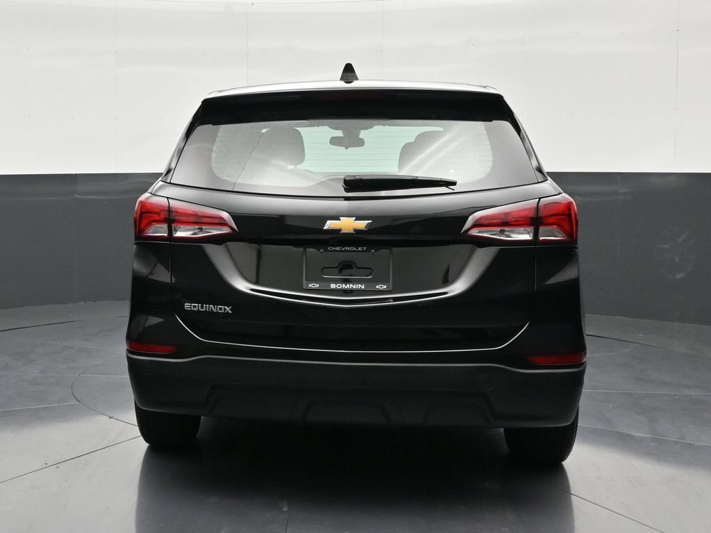 Used 2022 Chevrolet Equinox LS FWD image 4
