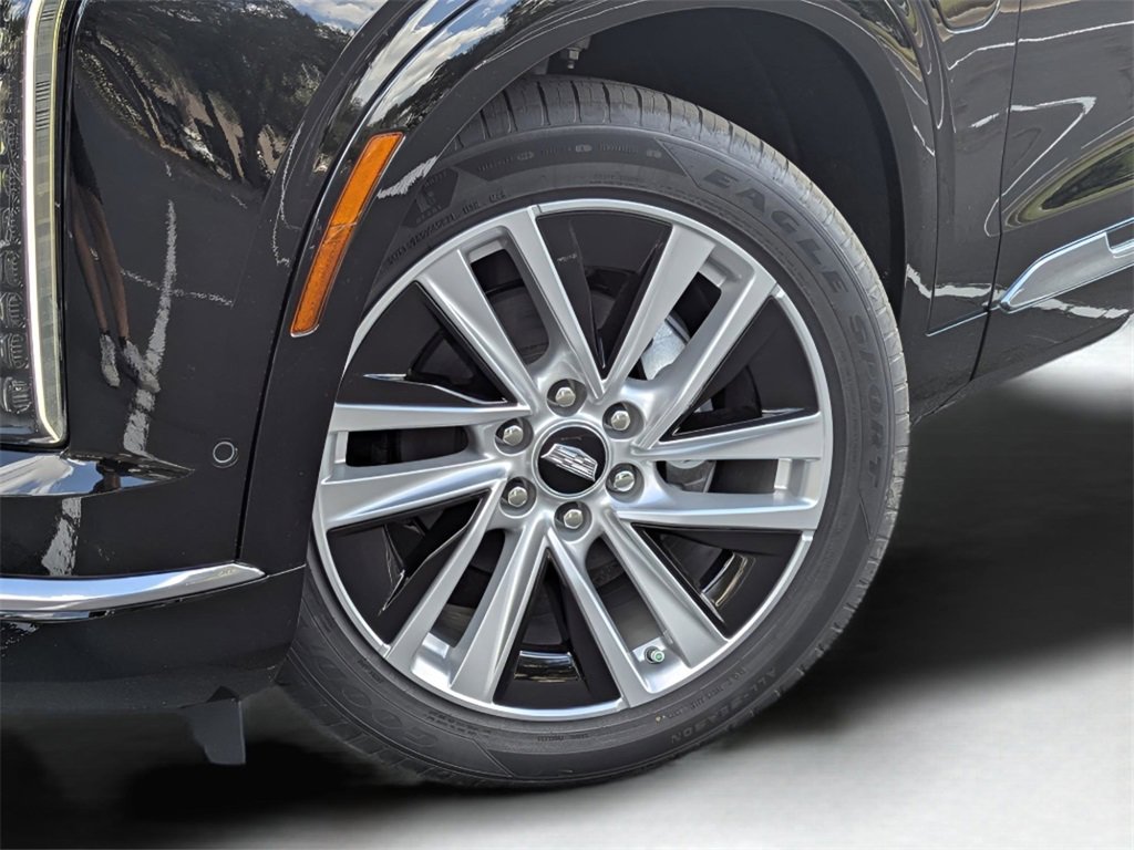 New 2026 Cadillac Vistiq Luxury image 2