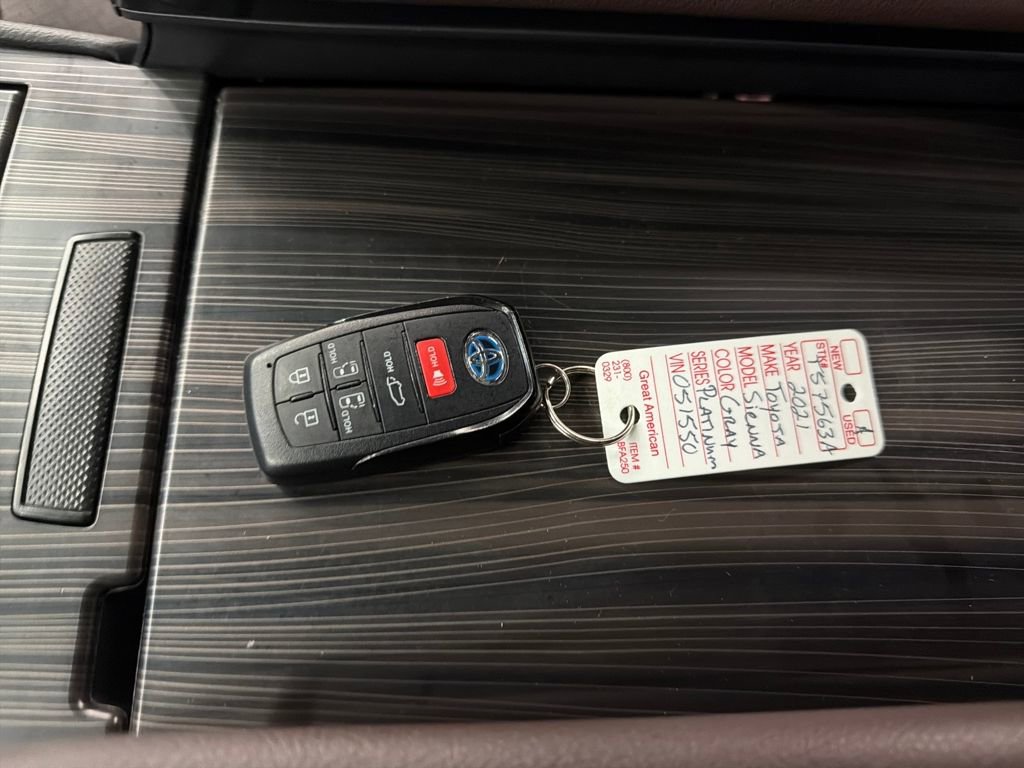 Certified 2021 Toyota Sienna Platinum image 32