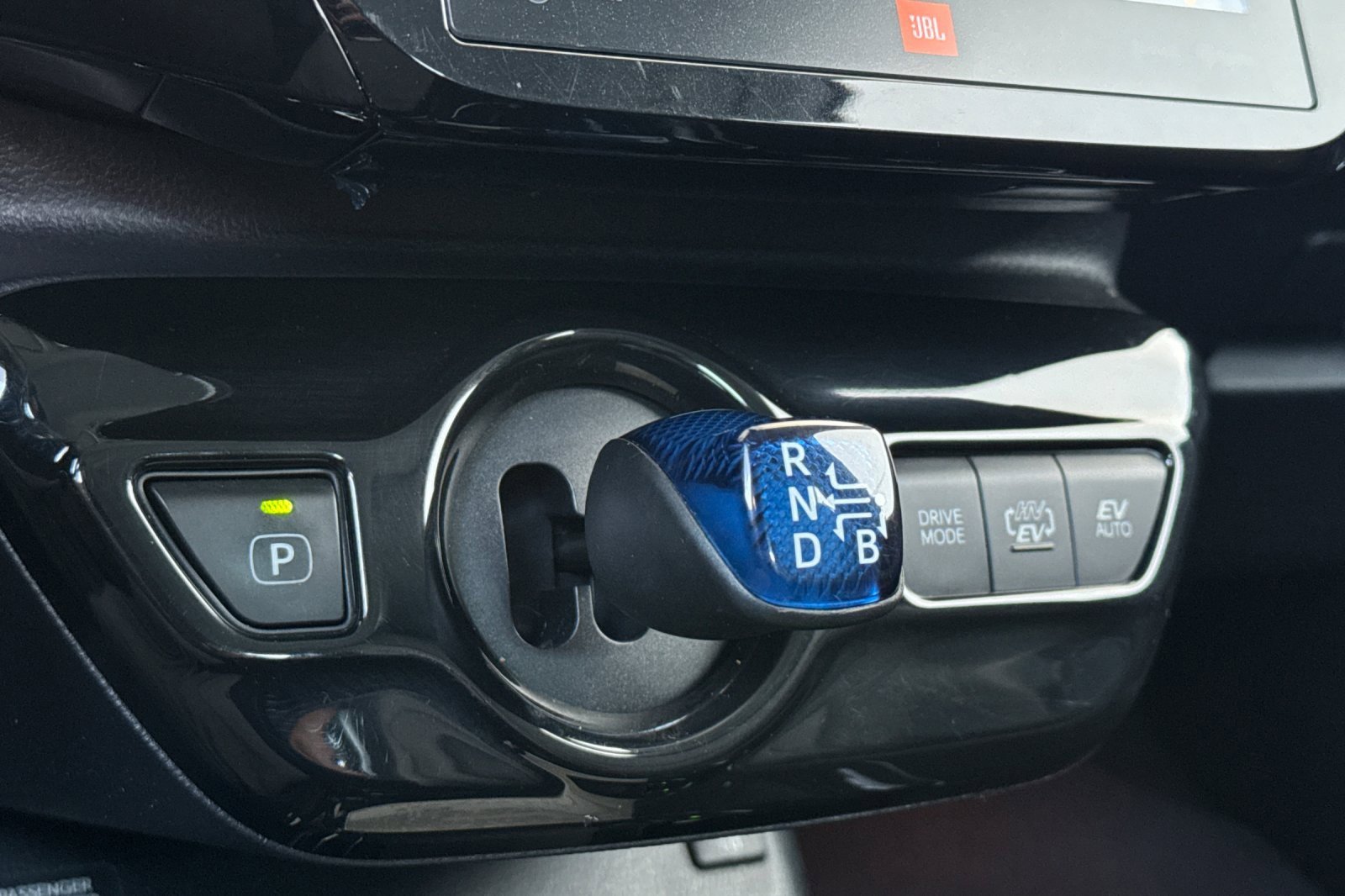 Used 2017 Toyota Prius Prime Advanced image 27