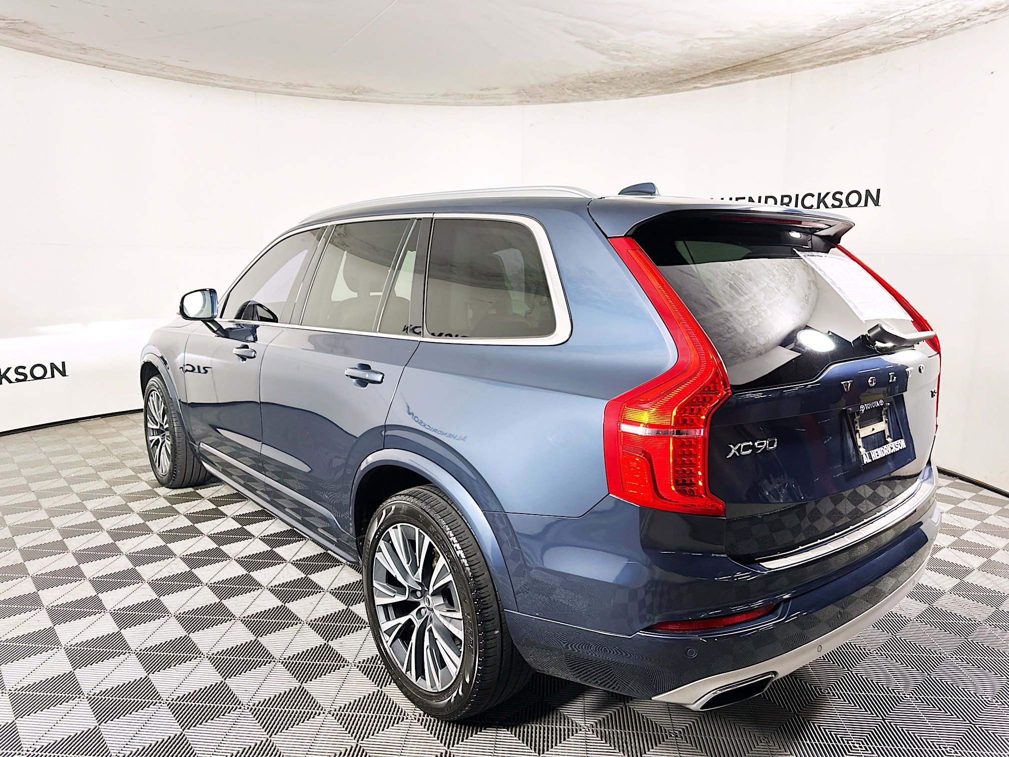 Used 2020 Volvo XC90 T5 Momentum w/ Protection Package Premier image 5