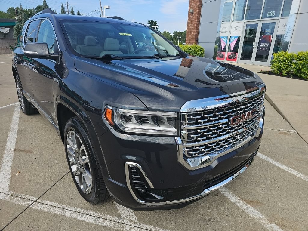 Used 2023 GMC Acadia Denali w/ Denali Ultimate Package AWD/4WD image 3